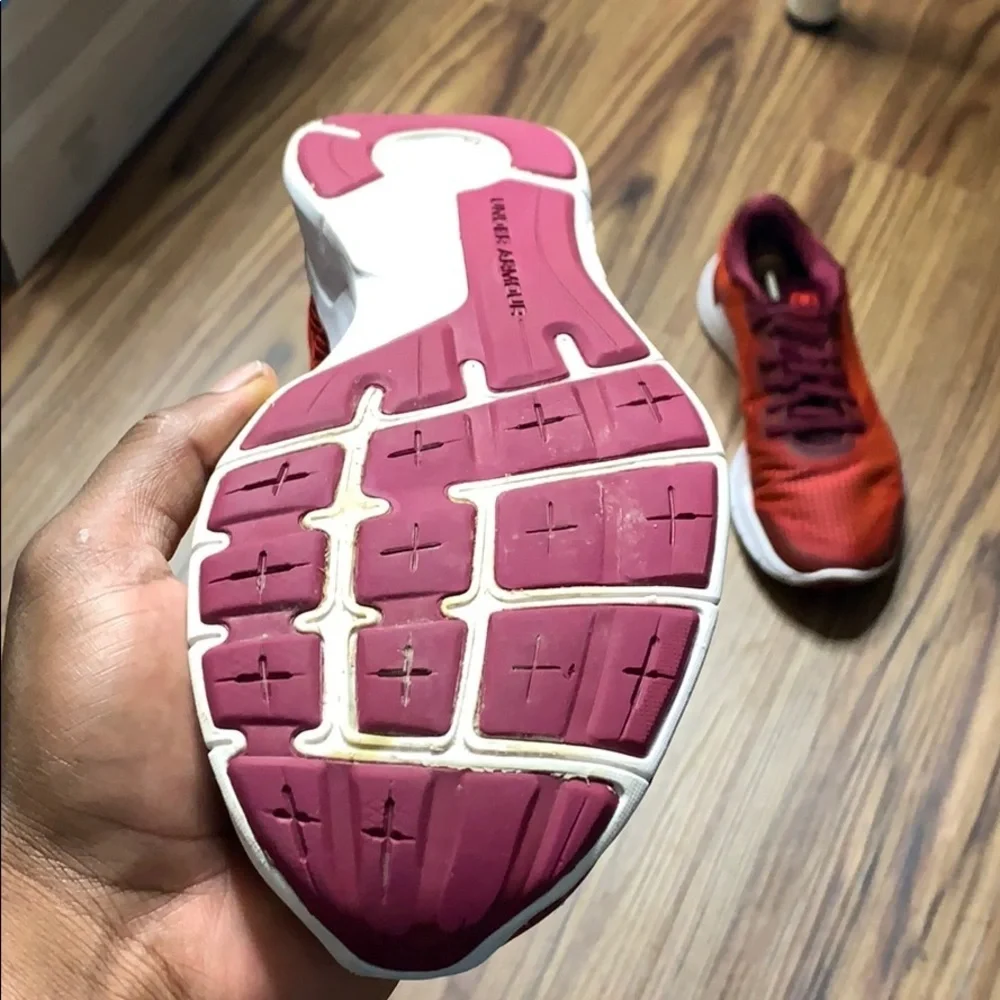 Under Armour Charged WMNS Running  Sneakers